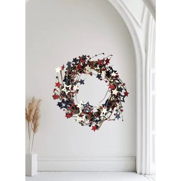 Lovely patriotic stars and berry door wreath stars - Picture 1 of 8